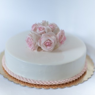 Свадебный бисквитный торт