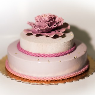 Торт с сахарной розой 