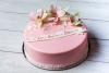 Торт с сахарными цветами на день рождения